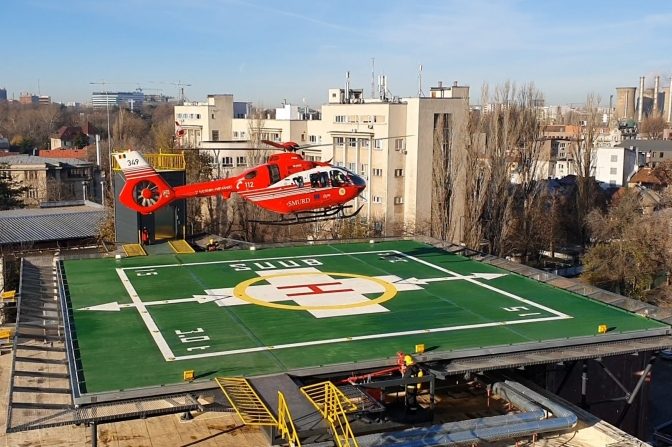 Primul pacient adus cu elicopterul SMURD pe heliportul de la Spitalul Universitar București, inaugurat luna aceasta