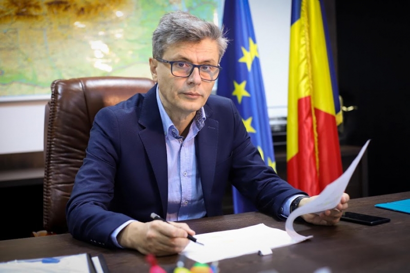 Guvernul a intrat în atmosfera de Sărbători: un minister își rupe din fonduri pentru a da bani la spitale