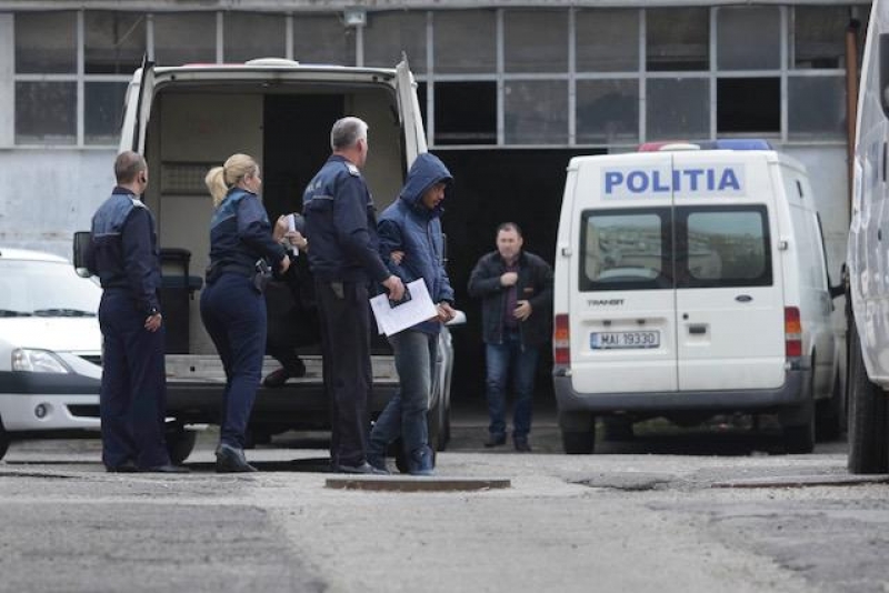 Trei ani cu suspendare pentru 2 angajați ai unui centru care făceau trafic cu sânge