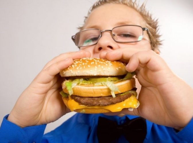 Numărul copiilor consideraţi obezi va creşte până la aproximativ 250 de milioane: Cauzele invocate de OMS