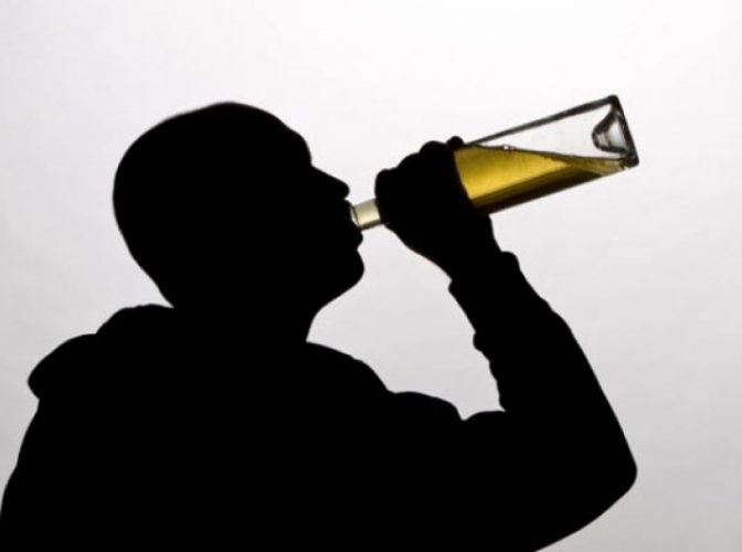 Mitul cu alcoolul care combate frigul: Medicii dezvăluie care este, de fapt, efectul acestei combinații