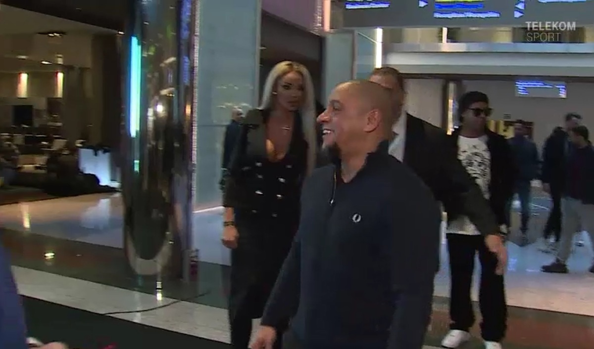 Bianca Drăgușanu, ”joc periculos” la Ronaldinho și Roberto Carlos! Și un fost iubit al blondei era acolo, oare ce a spus soțul ei?
