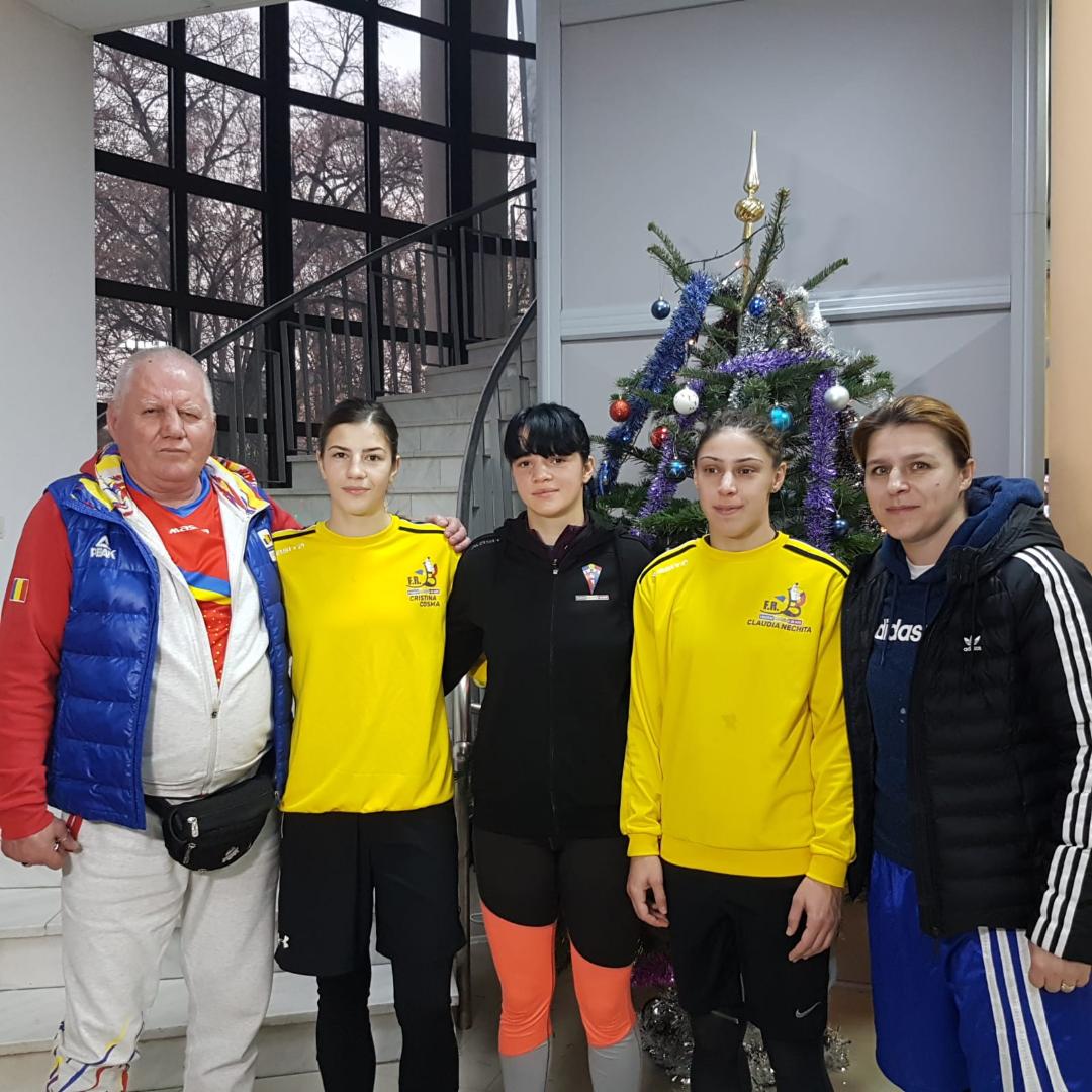Campioanele de la box fac Crăciunul în cantonament! Între un croșeu și o directă, fetele lui Lăcătuș au cântat colinde