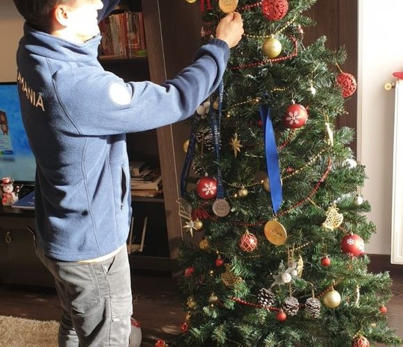 Ce a pus Marian Drăgulescu în pomul de Crăciun strălucește mai tare ca orice globuleț! Legenda gimnasticii mondiale și-a îndeplinit și visul copilăriei