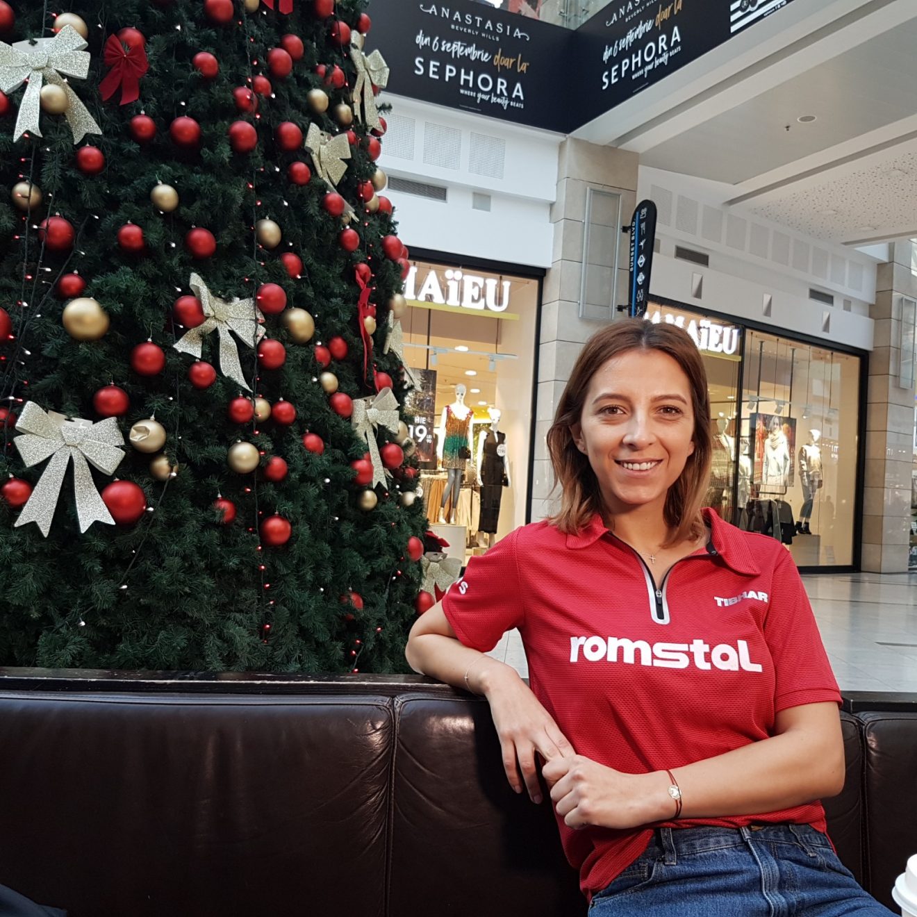 Eliza Samara este înnebunită după tenis de masă și după …mersul la cumpărături! Şapte titluri europene, șapte ore la shopping!