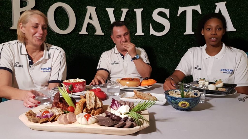 Marii campioni sărbătoresc Ziua Națională, iar sportivii străini se simt și ei… români! Cum s-au îndrăgostit de România o baschetbalistă americană și doi antrenori turci