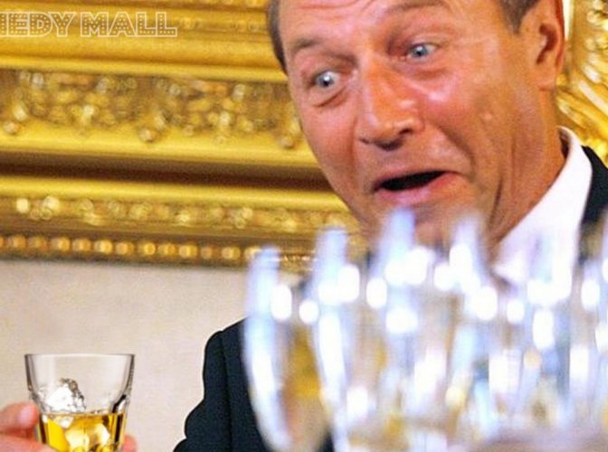 Traian Băsescu a lămurit dilema microbiştilor: cu cine ţine fostul preşedinte, dintre Steaua şi Rapid, şi câte cuburi de gheaţă pune în paharul cu whisky!