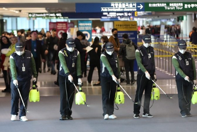 DISPERARE în CHINA - 56 de milioane de oameni au fost izolaţi de restul lumii prin lărgirea cordonului sanitar