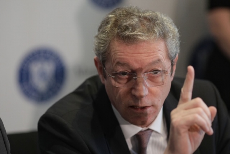 Dr. Adrian Streinu-Cercel, revoltat de numărul mare de pacienți: Cei care au simptome clare să stea acasă/ Nu încercaţi să căutaţi teste rapide