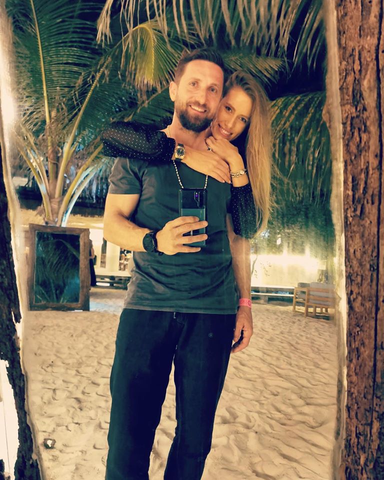 Dani Oţil a uitat-o pe Răduleasca! I-a dat un inel iubitei şi abia aşteaptă să devină tată