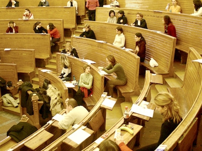 Decizie extremă de teama coronavirusului: O universitate din România suspendă cursurile din cauza numărului mare de studenți italieni