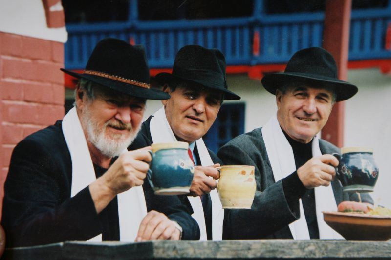 Poveşti cu ultimul „lăutar” de altădată!  Secretele lui Nelu Ploieşteanu, cântăreţul iubit de actori