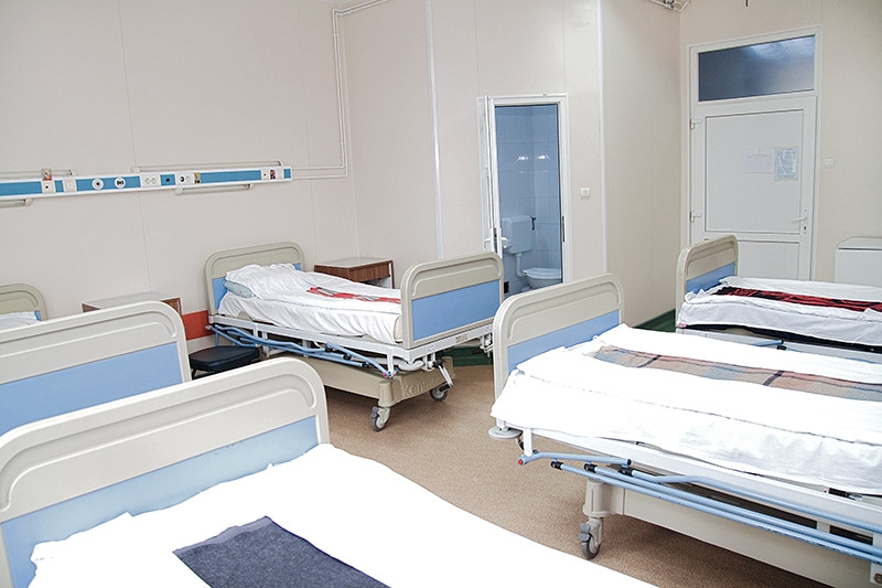 DESCINDEREA autorităţilor la Spitalul de Urgenţă pentru Copii din Cluj-Napoca - Deputatul Ungureanu acuza că s-ar fi dat la cină pateu cu viermi