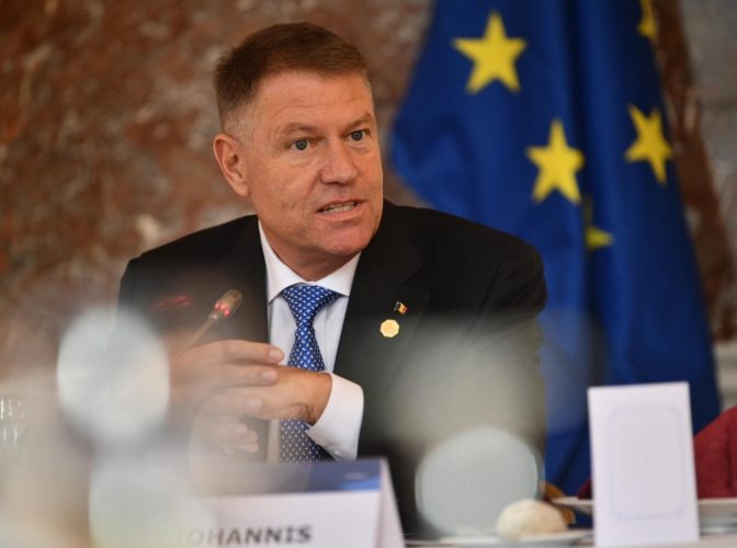 România, în alertă din cauza coronavirusului - Apelul lui Iohannis la sediul MAI: 'De modul în care acționați depinde ca panica să nu se instaureze'