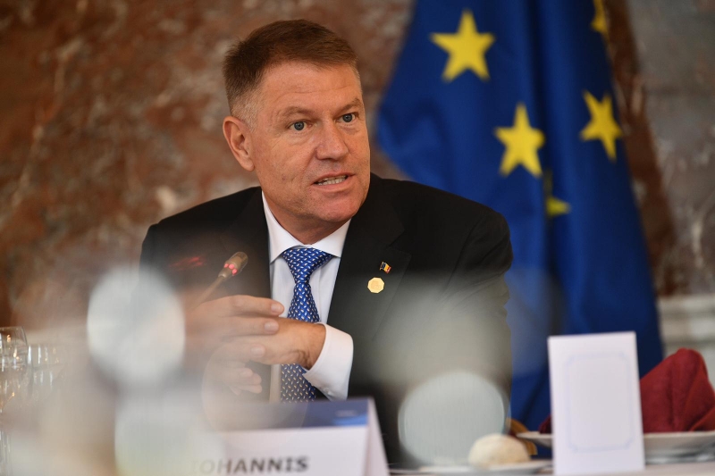România, în alertă din cauza coronavirusului - Apelul lui Iohannis la sediul MAI: 'De modul în care acționați depinde ca panica să nu se instaureze'
