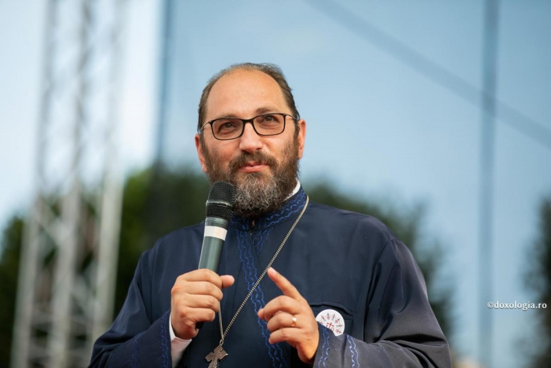 VIDEO Preotul Constantin Necula, despre răspândirea coronavirusului în Biserică: 'Cred că se moare din nepupatul icoanelor și moaștelor'