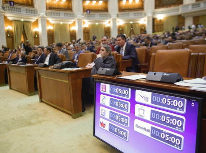 Parlamentarii PNL vor să propună legi de la distanţă - Proiect de modificare a regulamentului în perioada pandemiei