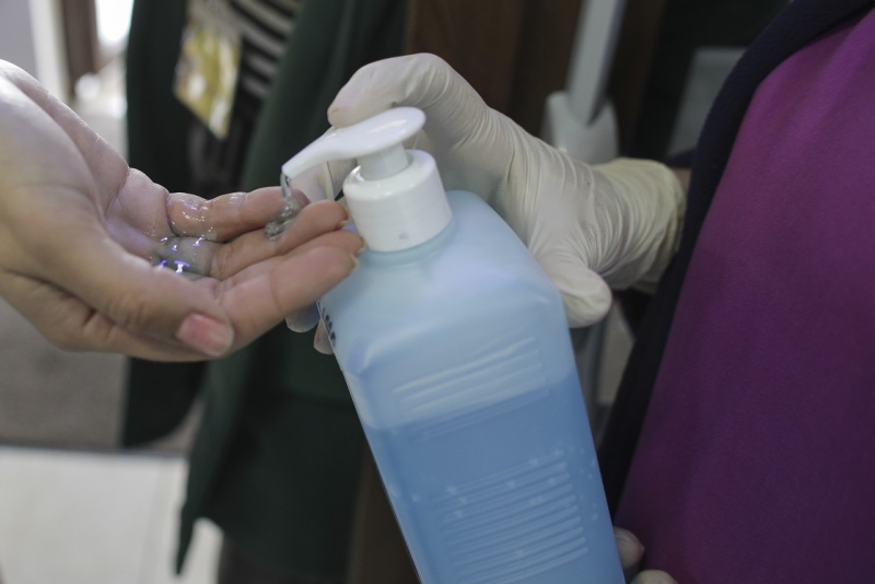 Cât supravieţuieşte coronavirusul pe suprafeţe (CNN)