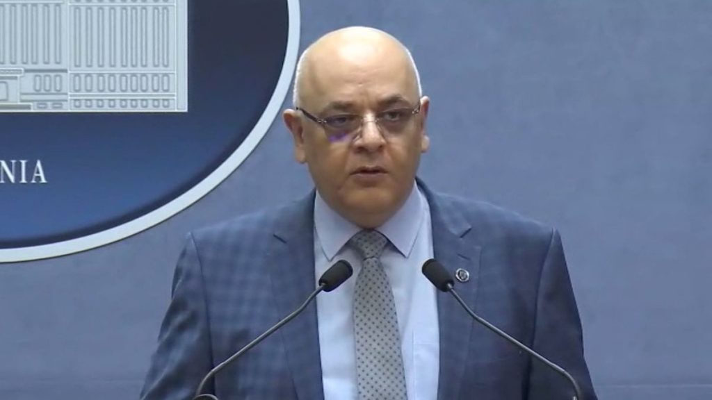 Ritualul lui Raed Arafat! Cum se protejează de coronavirus șeful Departamentului pentru Situații de Urgență