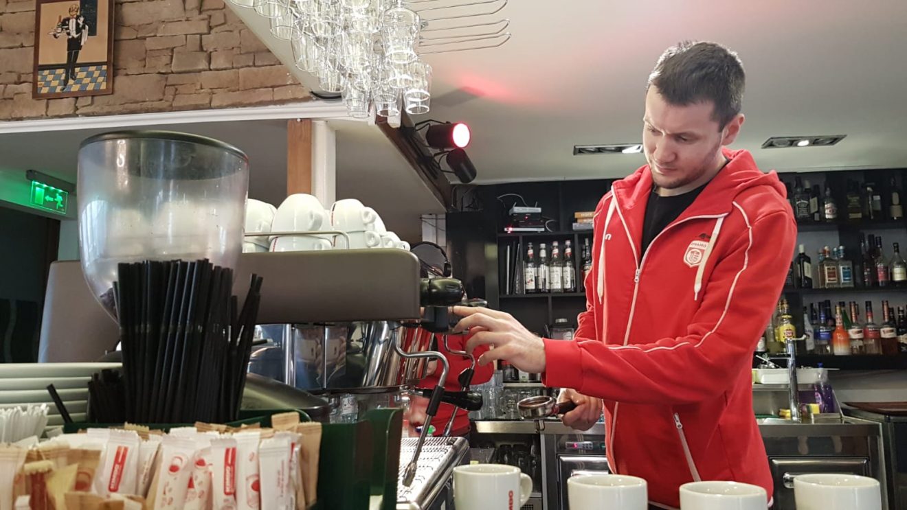 Uriașul de sub panou, barista pentru o zi!